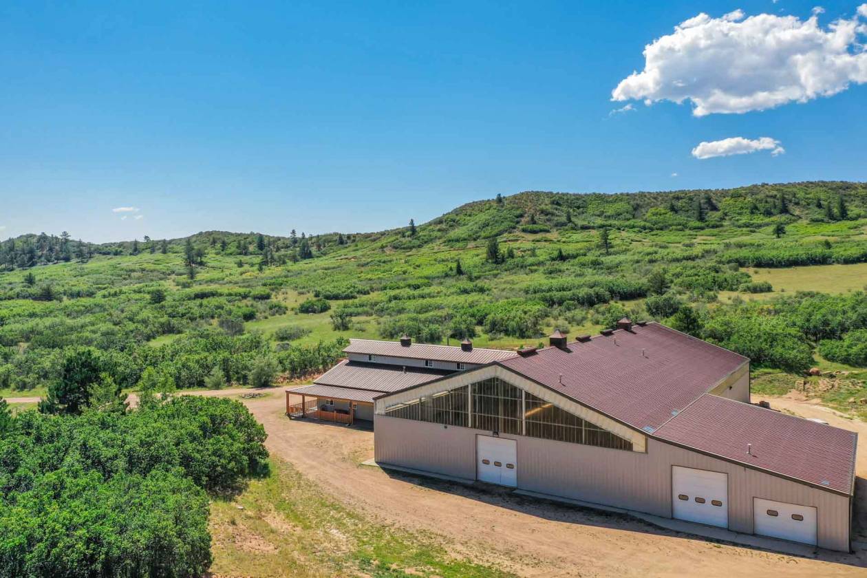 Equestrian Estate with Luxury Contemporary Home & Indoor Riding Arena - photo 29