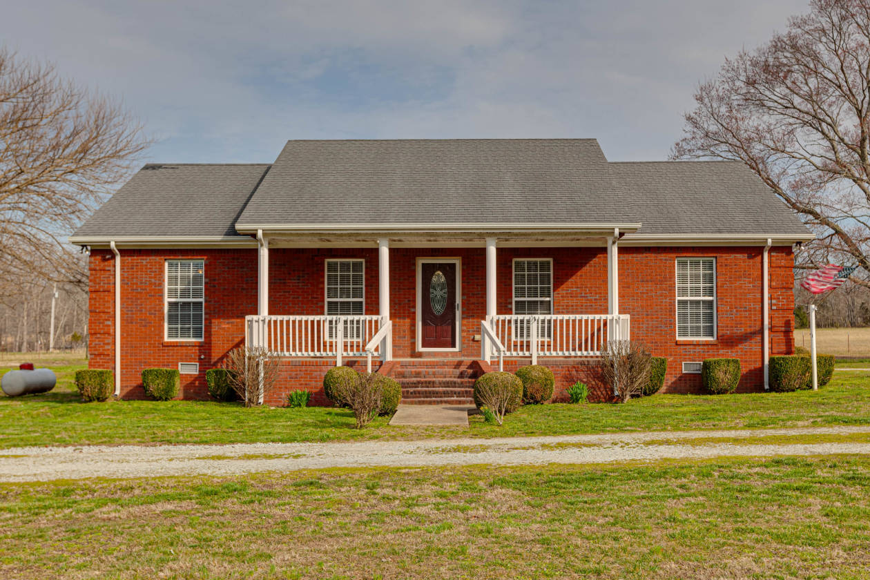 295,000 for Horse property for sale Lawrenceburg, TN Lawrenceburg