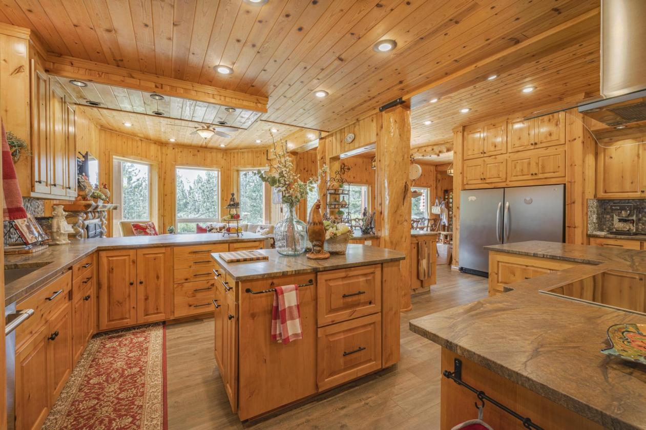 Stunning custom estate, bring your horses! - photo 7