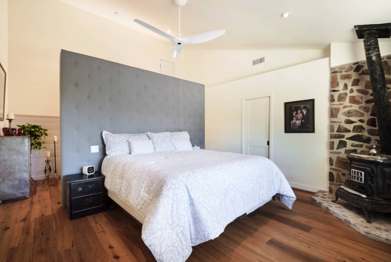 PRIVATE EQUESTRIAN COMPOUND • 82.7 ACRE MALIBU RANCH Malibu, Los Angeles County, California