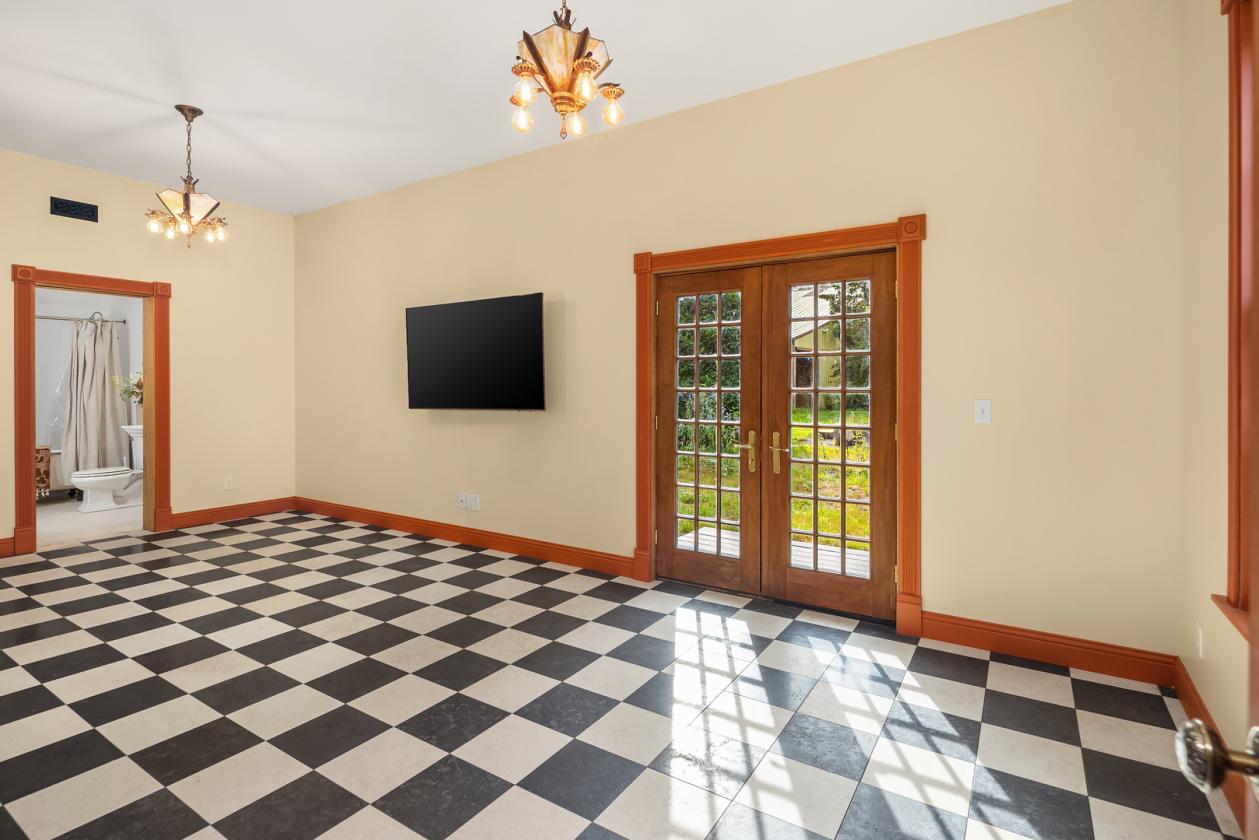Private 13 Acre Country Estate - photo 20