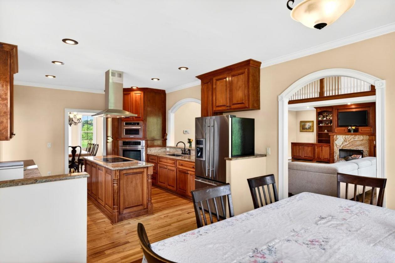Lake Front Manor! - photo 11