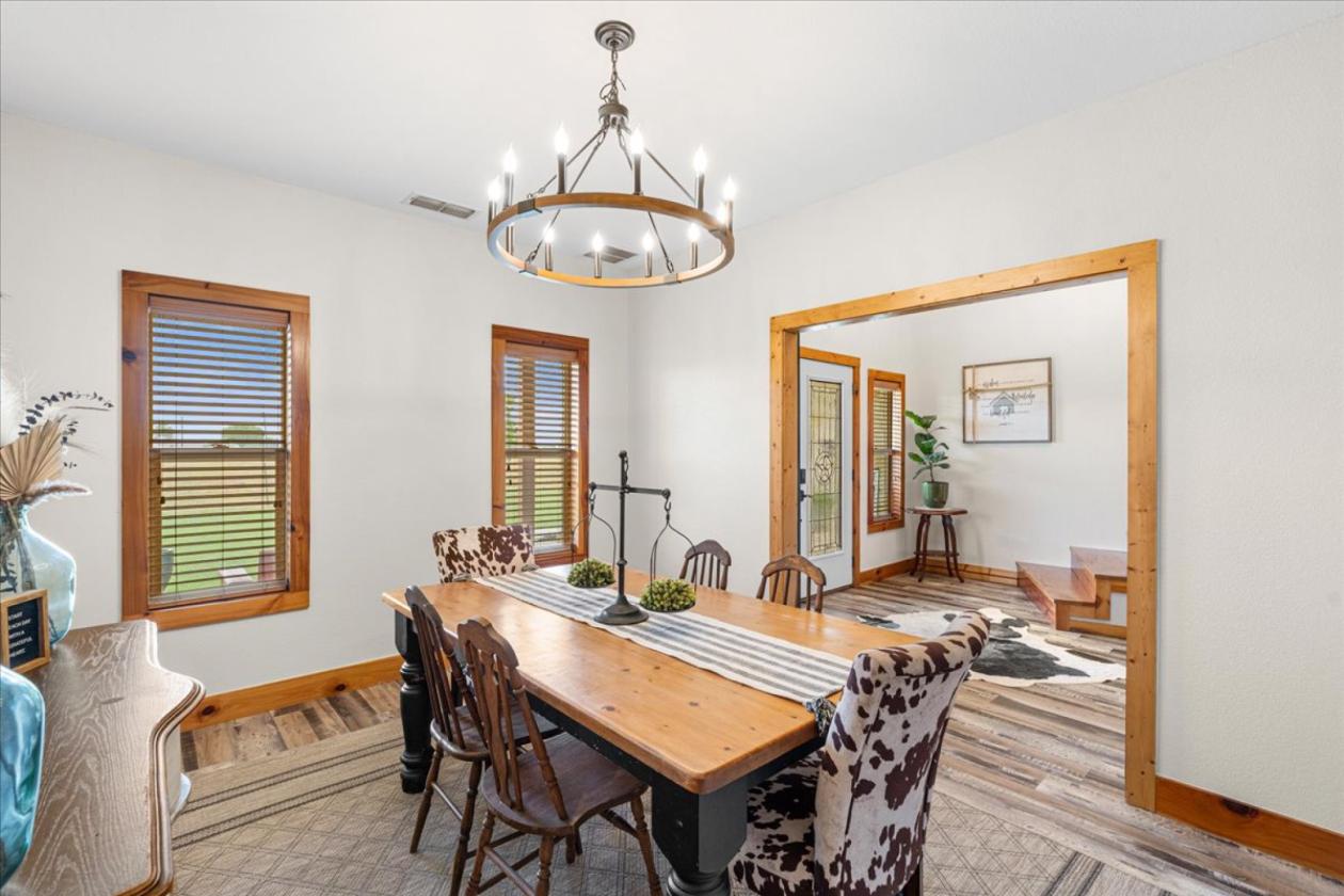 Custom home on 33 Acres! - photo 4