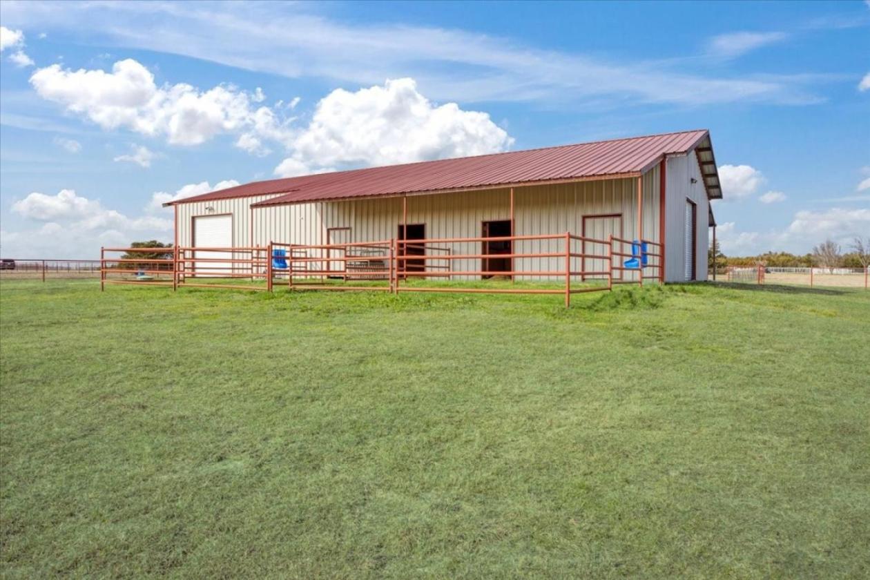 Equestrian Estate on 11 Acres - photo 6