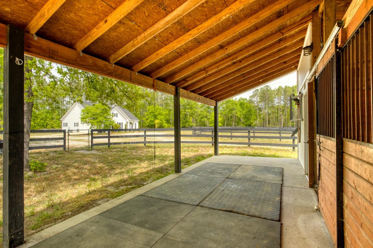 An Equestrian retreat in the heart of Bridle Creek - photo 20