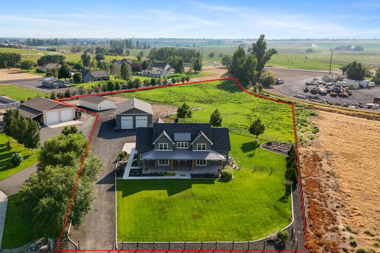Custom Home on 3.49 Acres With Shop - photo 14
