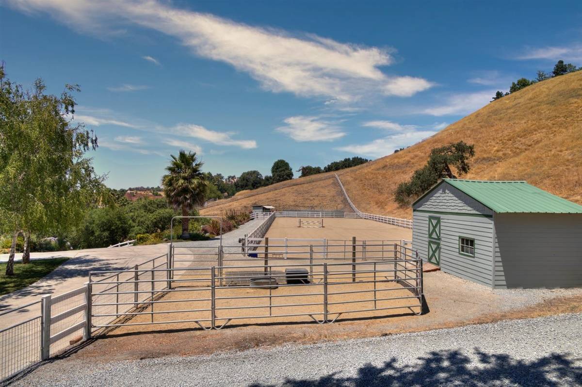 Extraordinary 10 Acre Horse Property with Luxurious Amenities