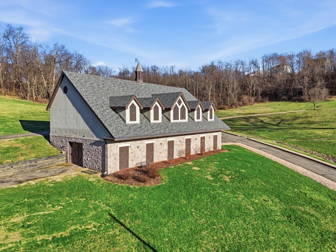 Stunning Equestrian Home! - photo 4