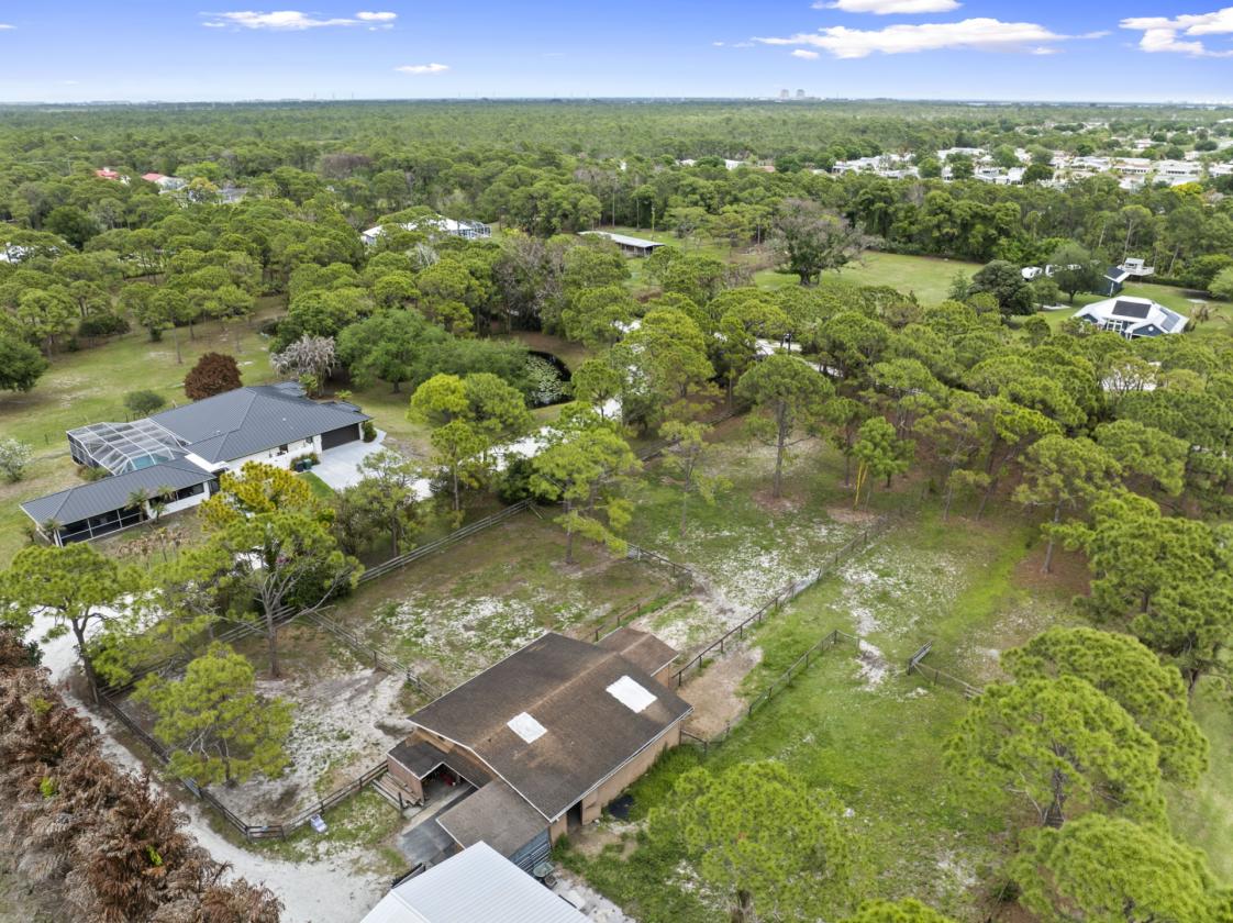 Beautifully updated 5 acre equestrian property - photo 24