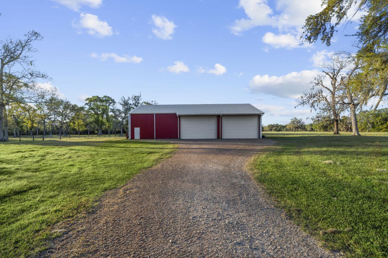 621 Acres of Texas Luxury - photo 24