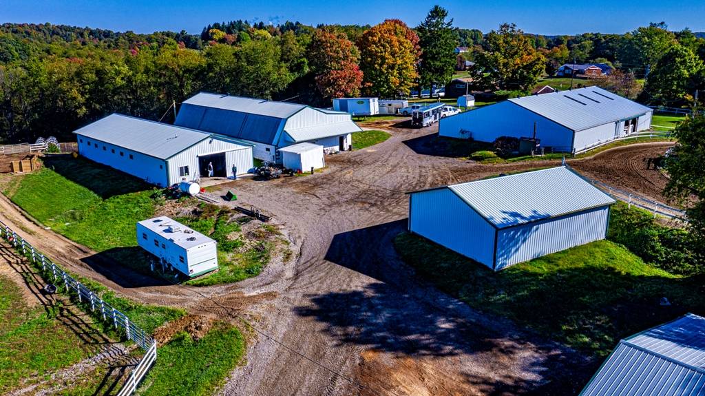 beautifully maintained 42 Acre horse farm New Cumberland, Hancock