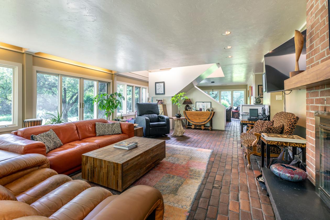 Secluded contemporary with new horse facilities - photo 10