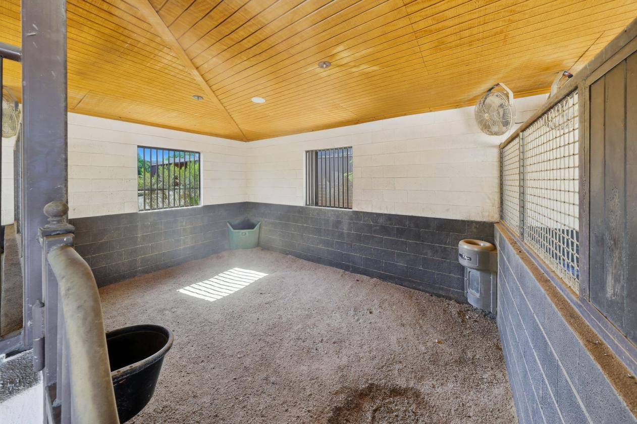 Refined Equestrian Estate - photo 26