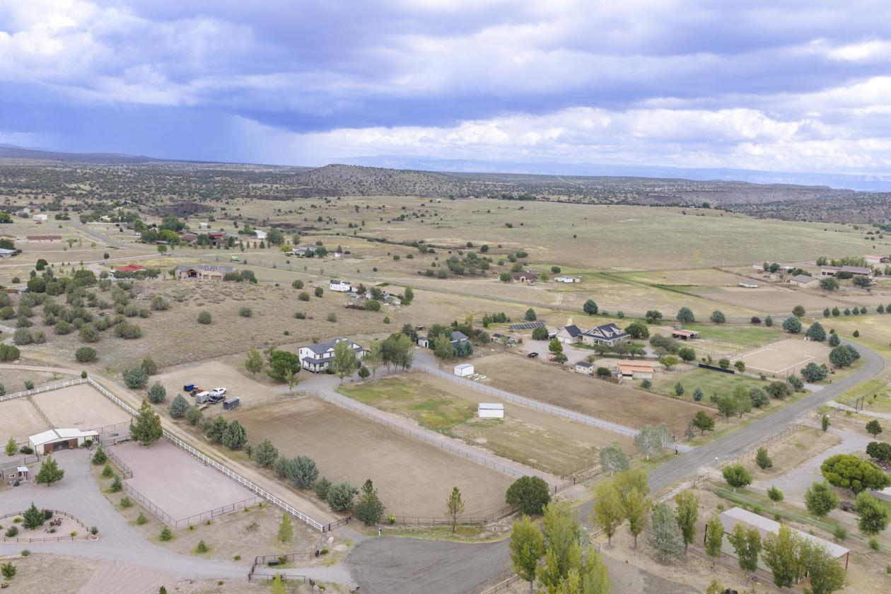 Exquisite Horse Property, Trail access from home - photo 13