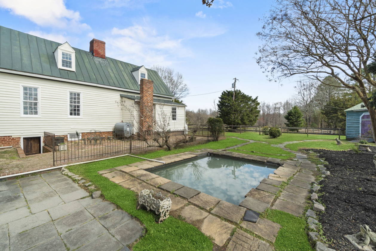 Pre-revoutionary home on a 10-acre horse farm! - photo 21
