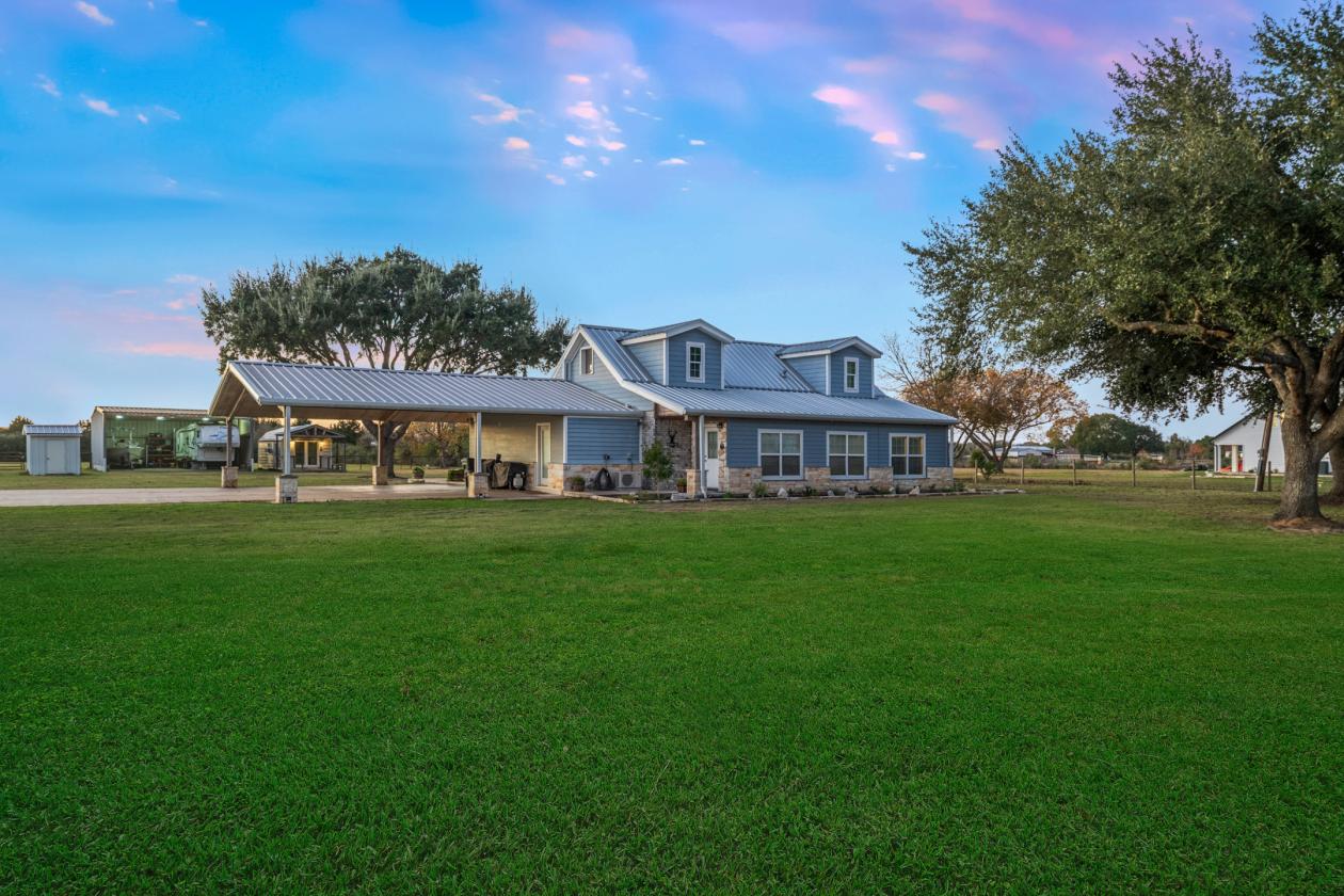 5+ Acres | Multiple Barns & Outbuildings + Home - photo 3