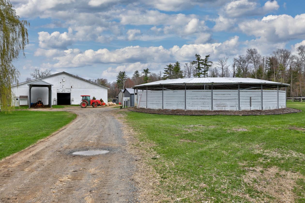 Incredible farm located 10 mins to Saratoga Spring - photo 5