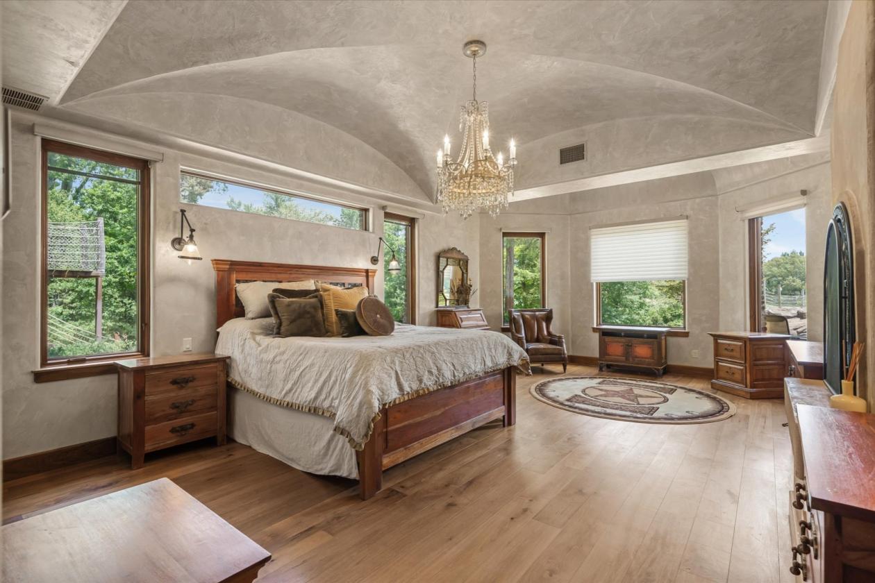 ONE OF THE FINEST ESTATE COMPOUNDS - photo 16