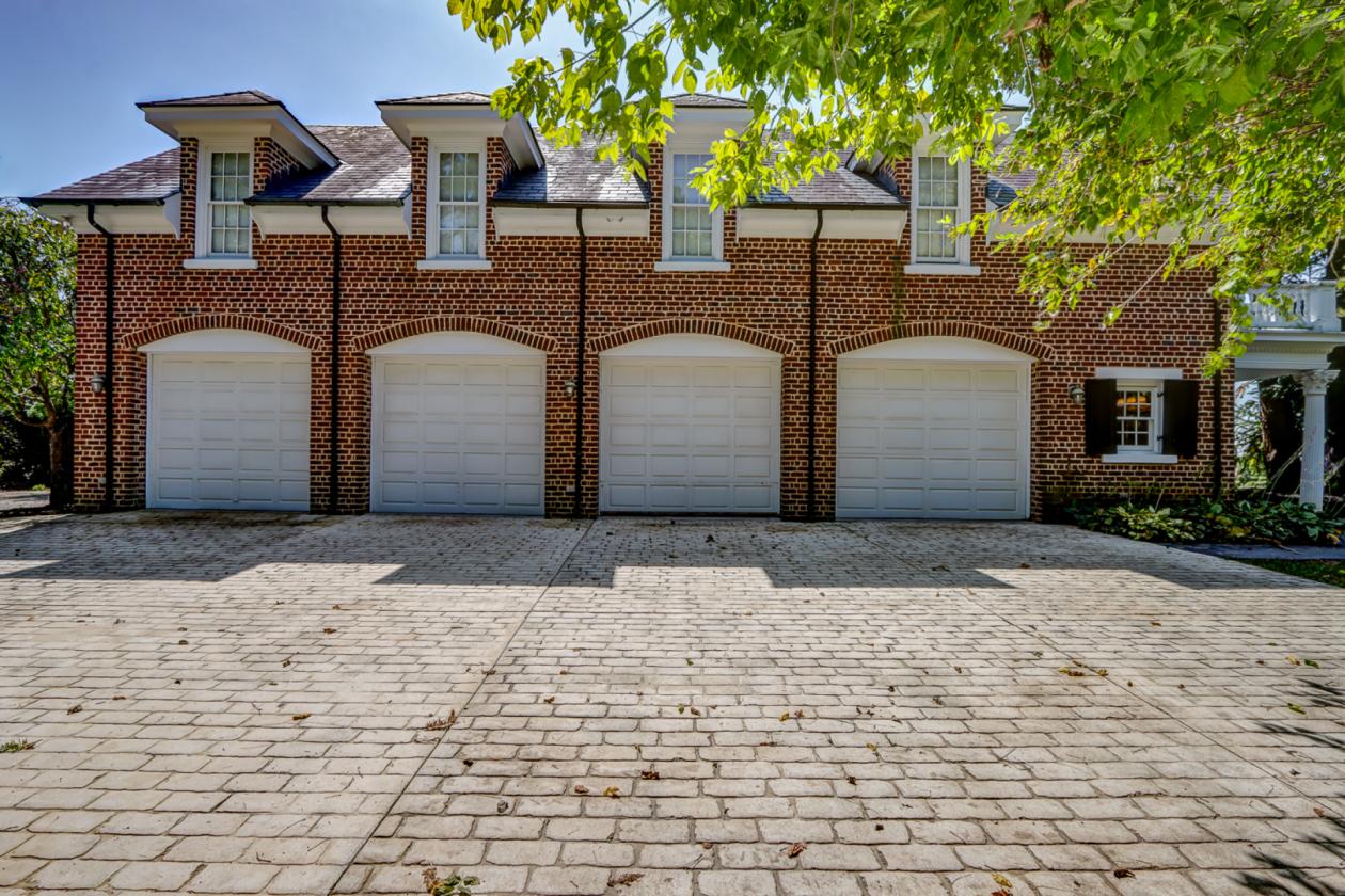 Magnificent views on this colonial home with 24 ac - photo 13