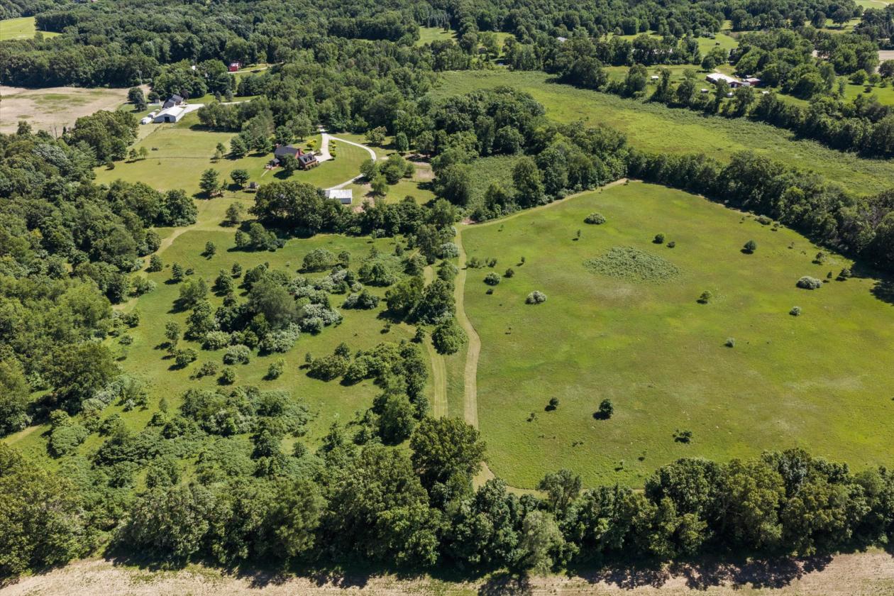 Luxury equestrian living on over 51 acres - photo 20