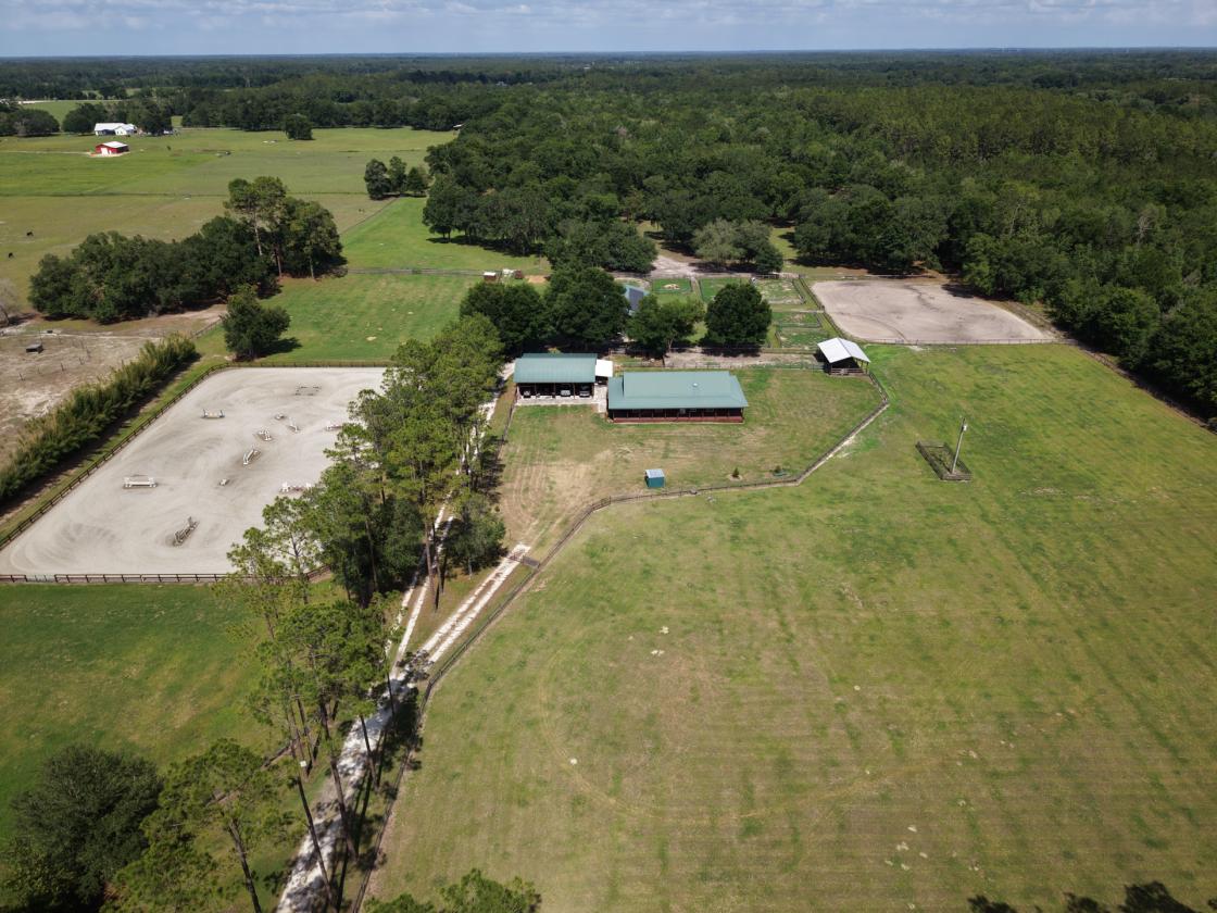 Exceptional gated equestrian estate - photo 7