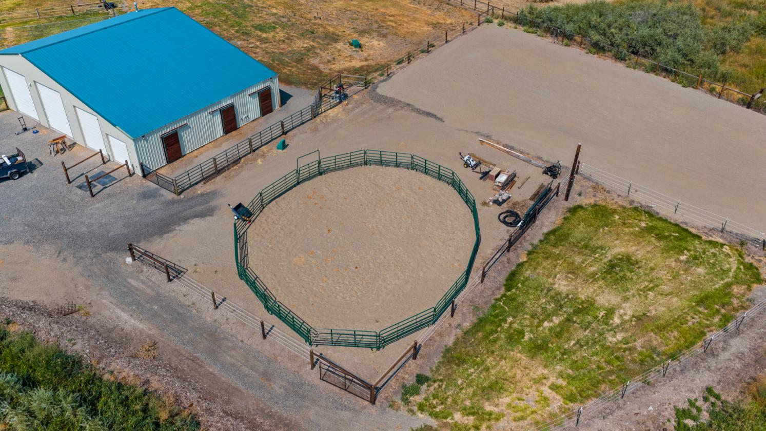 Horse Lovers Dream - Everything you need on 3.5 Ac - photo 6