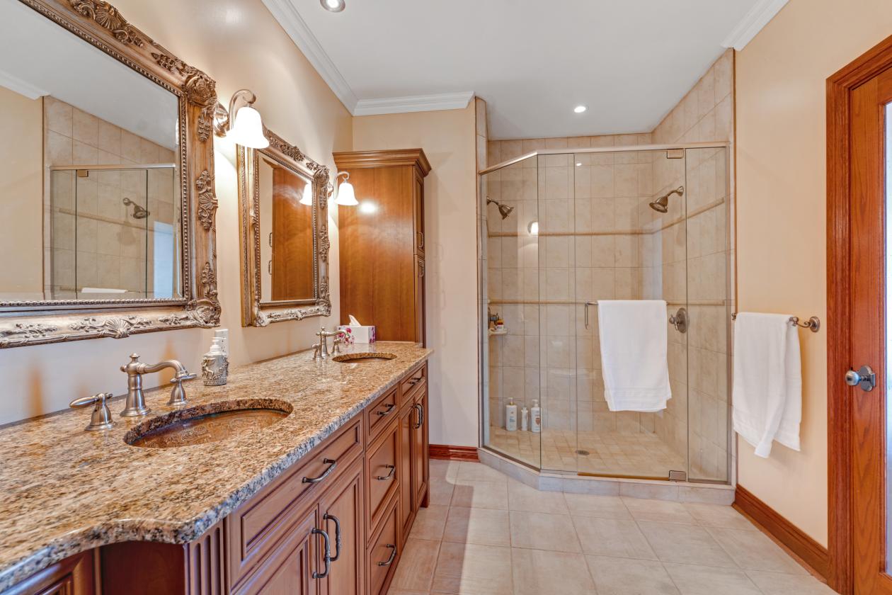 LUXURIOUS 195 ACRE EQUESTRIAN ESTATE - photo 24