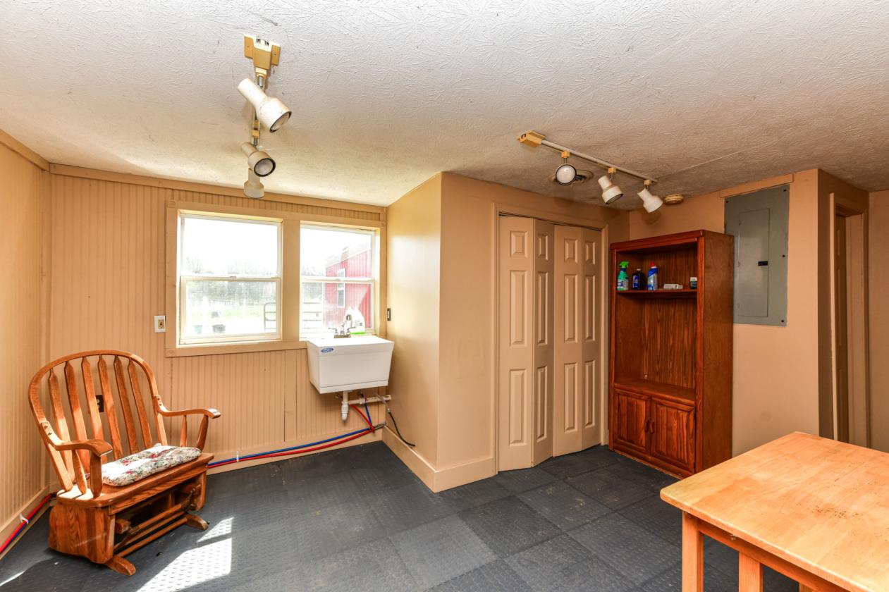 26 -Ac Horse Facility - Apartment, Lounge, etc - photo 27