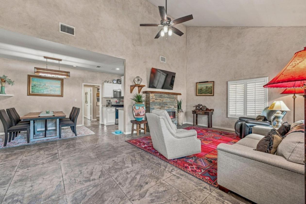 10 Acre, 3/2, Horse Property in Horsemans Ranch - photo 4