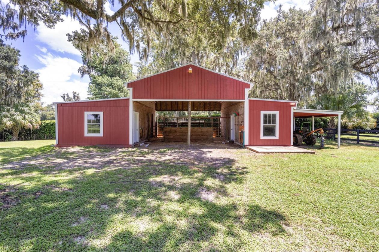 Dual-Residence Estate on 8+ Acres - photo 5