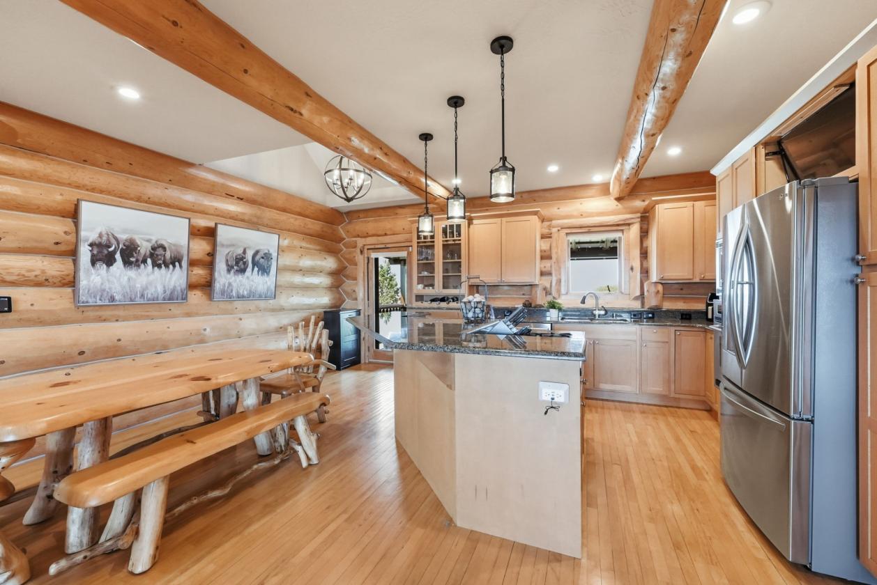 Luxury Log Home, Equestrian Lifestyle, 18 Acres - photo 16