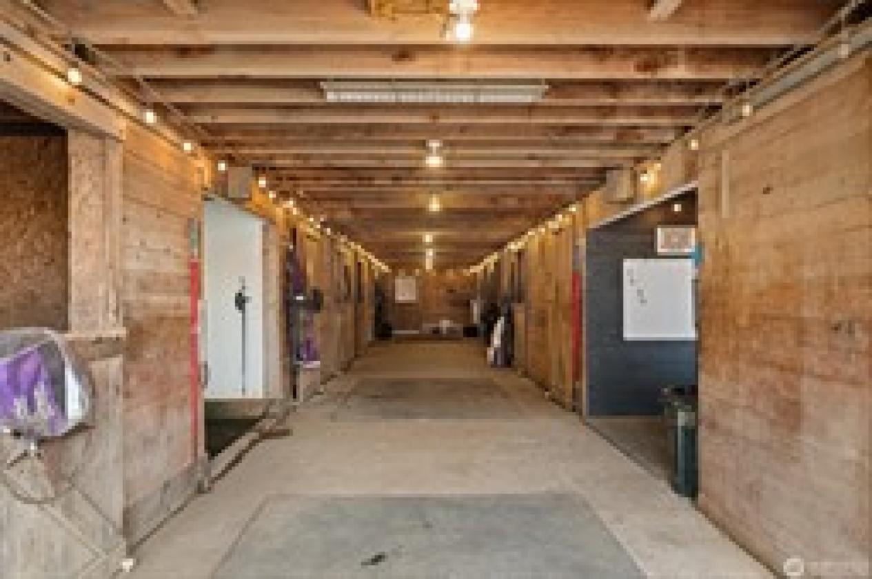 ESTABLISHED 10- ACRE EQUESTRIAN BOARDING OPERATION - photo 19