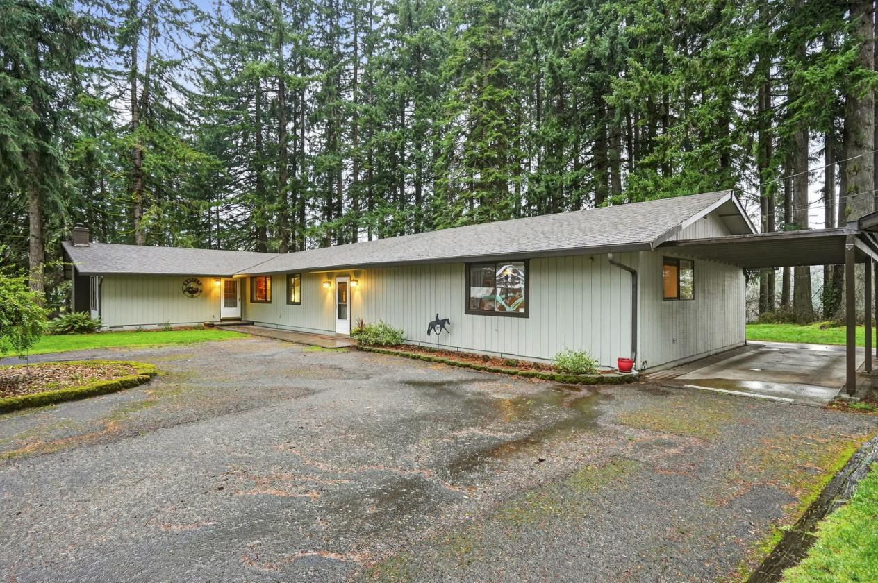 Huge Arena, Ample Pasture & Spacious Home - photo 12