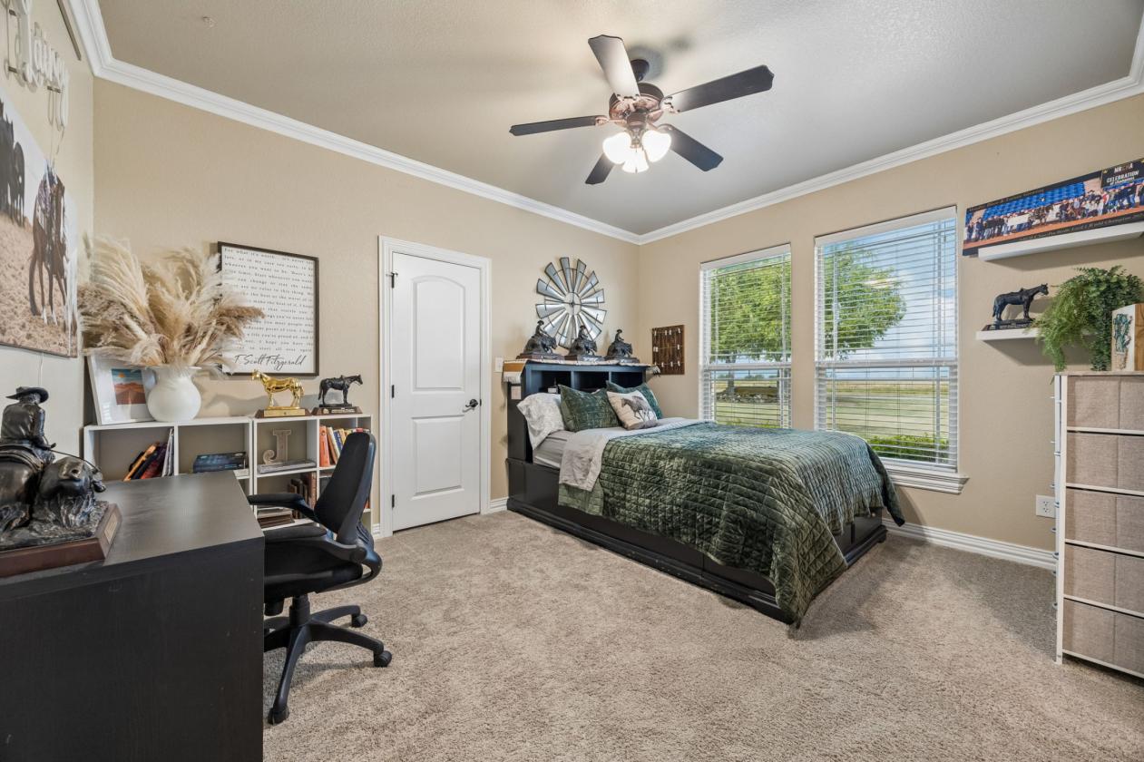 CUSTOM COUNTRY RETREAT ON 25 ACRES - photo 14