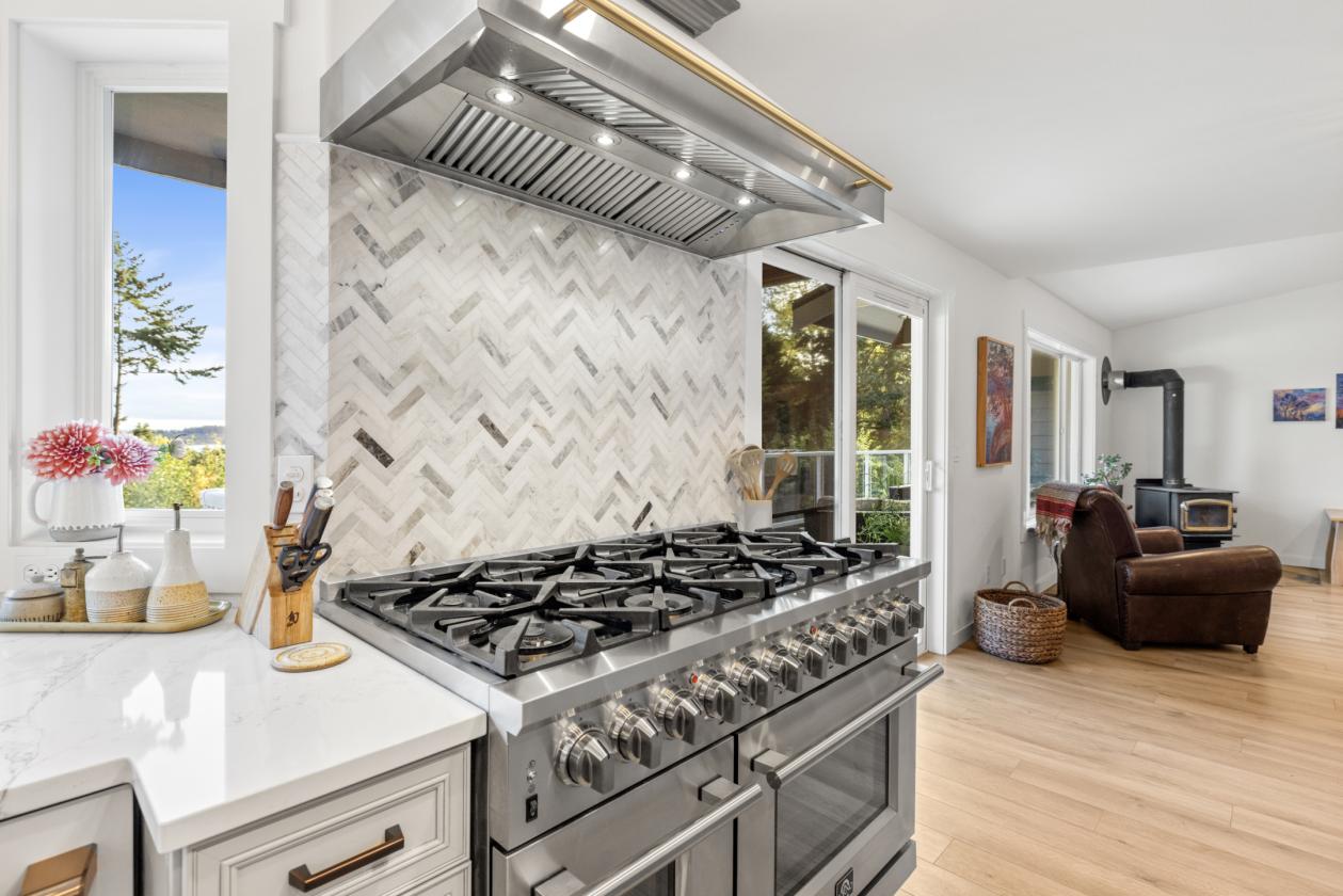 Beautifully Updated Acreage Estate - photo 7