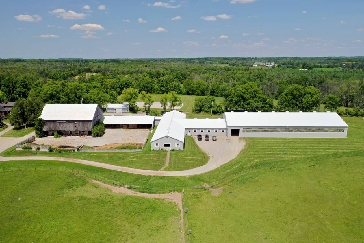 Equestrian estate with a 26 stall barn, indoor arena and... Cambridge, Hamilton Division
