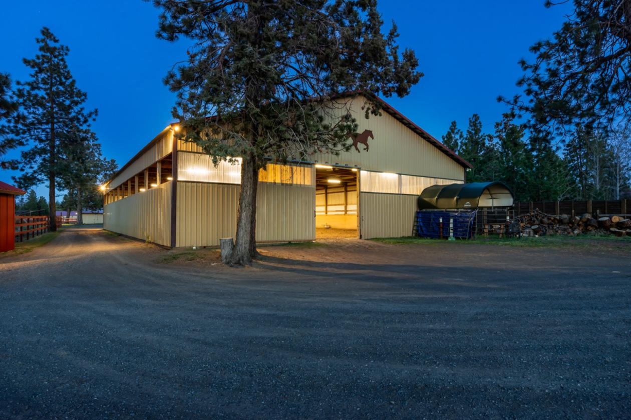 Spectacular Horse Facility near Sisters - photo 7