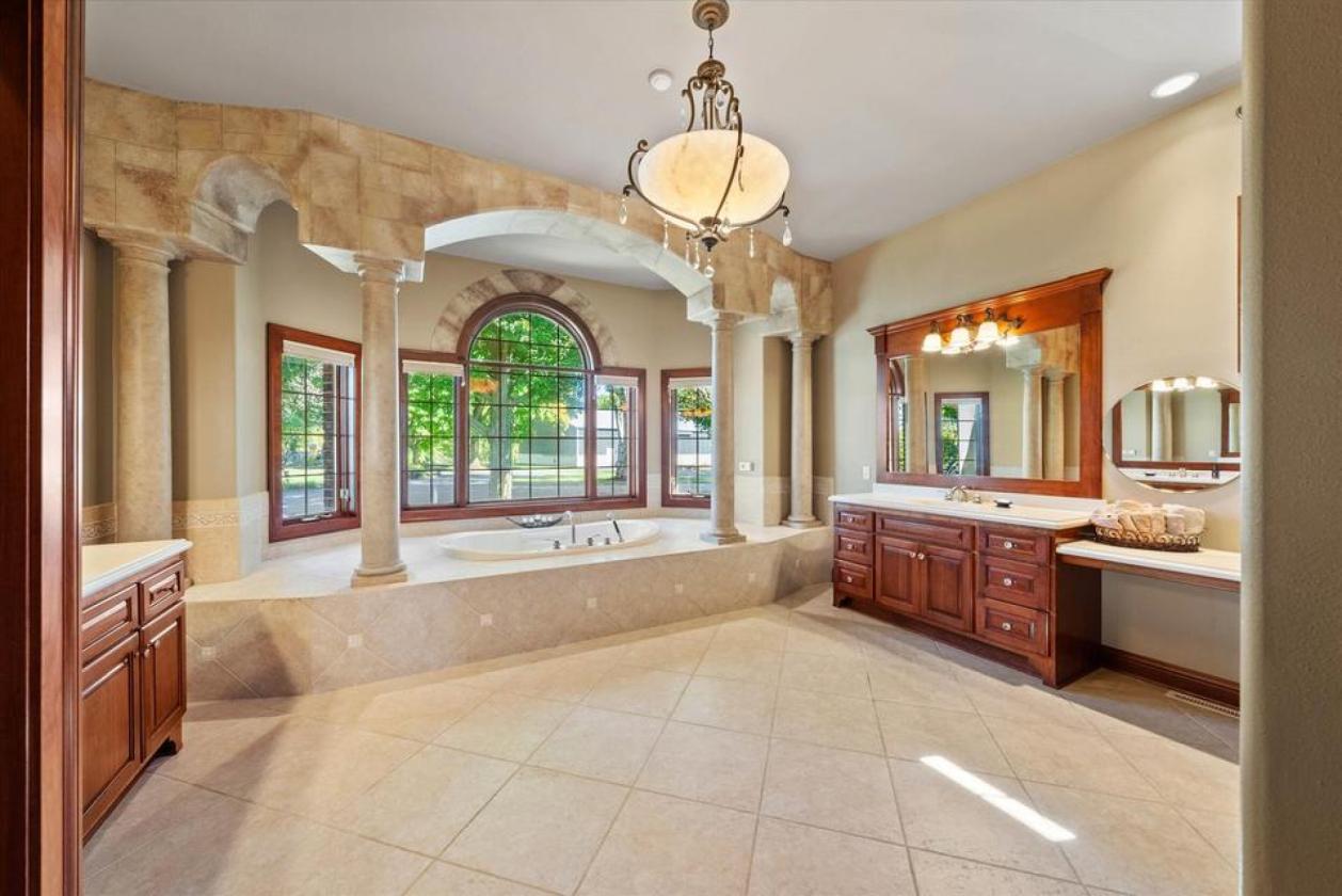 Luxury Horse/Hobby Farm Estate with Gorgeous Views - photo 22