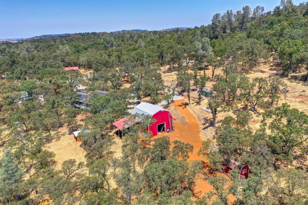 Country Classic Home on 12 acres + Barn, Attached fully... Shingle