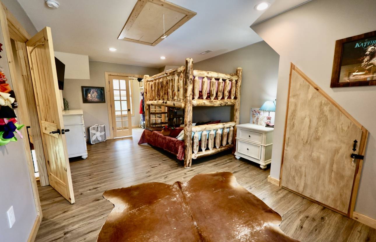 Dream Horse Facility: Custom Home, Arena & More - photo 17