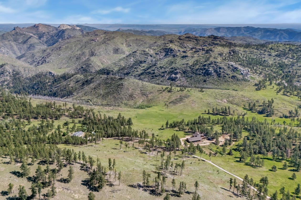 Stunning Mountain Equestrian Legacy Property - photo 4