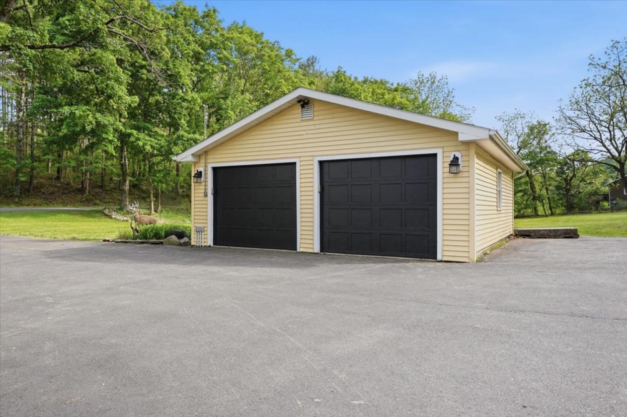 Estate with Bank Barn and Large, Updated Home - photo 23