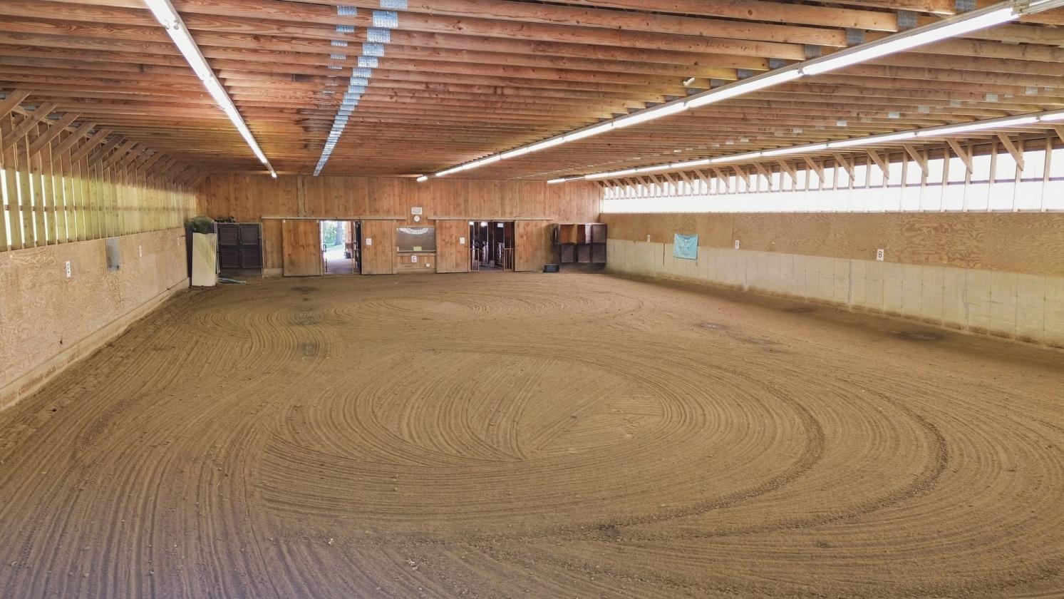 Equestrian Estate with indoor and outdoor arenas - photo 9