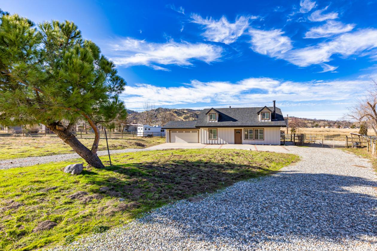 Horse Property for sale.
