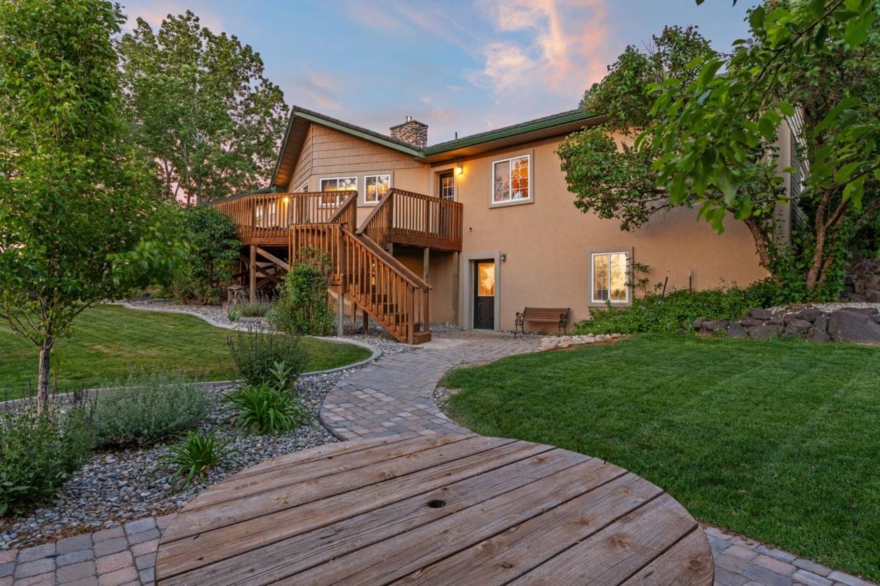 Legacy Equestrian Property with Jaw Dropping Views - photo 3