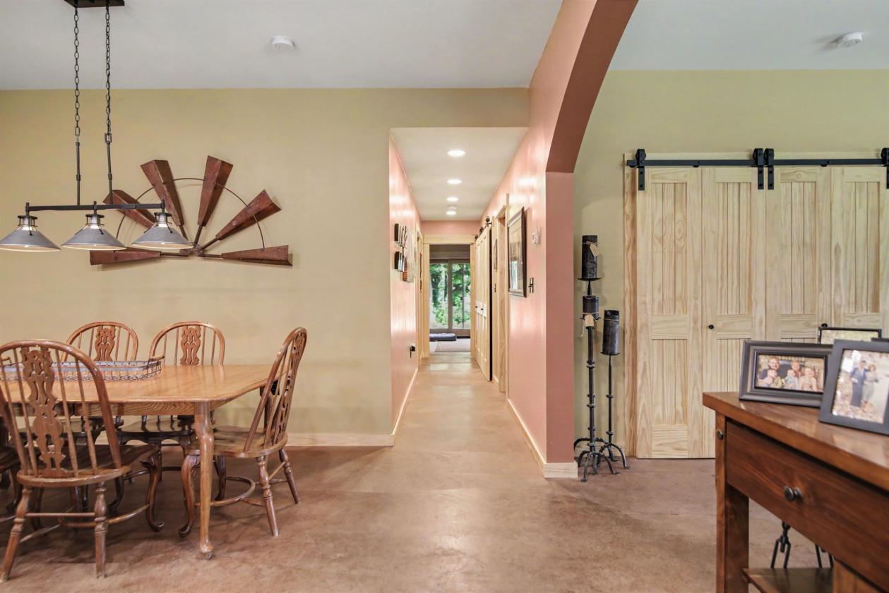 Gorgeous home with equestrian amenities - photo 21