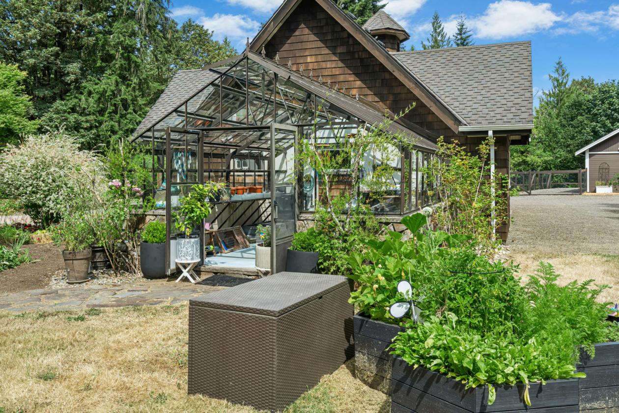 Turnkey gated equestrian property with custom home - photo 26