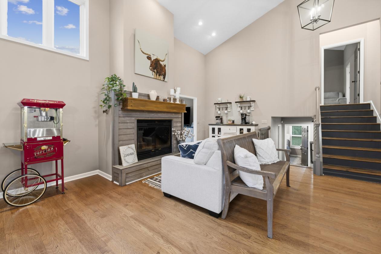 Remodeled Farmhouse in Private Community - photo 6