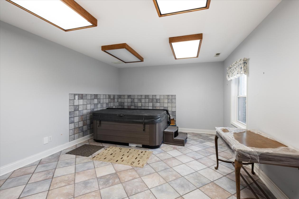 Turn-Key Equestrian Estate With Indoor Arena - photo 28