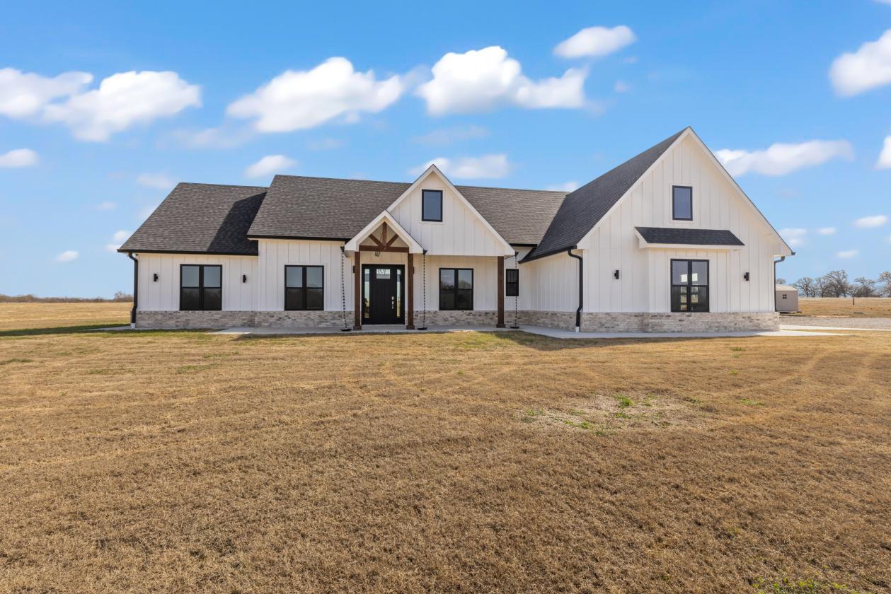 Luxury home with with desirable horse property - photo 1